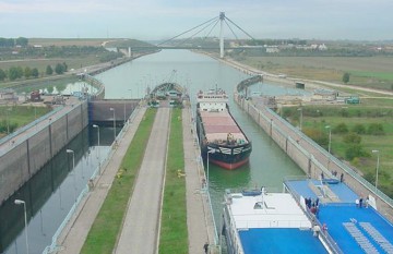 Transportatorii de mărfuri preferă Canalul Dunăre - Marea Neagră